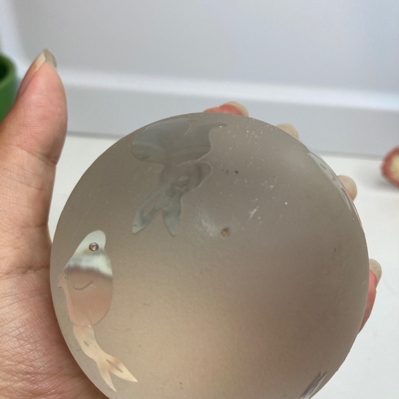 1993 Arthur Court Etched Frosted Glass Bunny Rabbit Paperweight - Picture 5 of 7